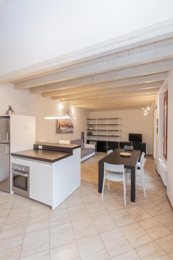 Trilocale Rua Sovera 85 - F&L Aparment Brescia Eksteriør billede